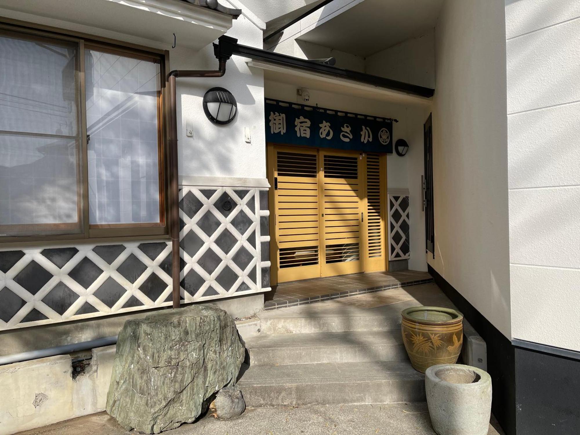 源泉かけ流しの露天風呂を独り占め！一棟貸切旅館「御宿あさか」29名まで宿泊可 Hébergement de vacances Matsuzaki (Shizuoka)